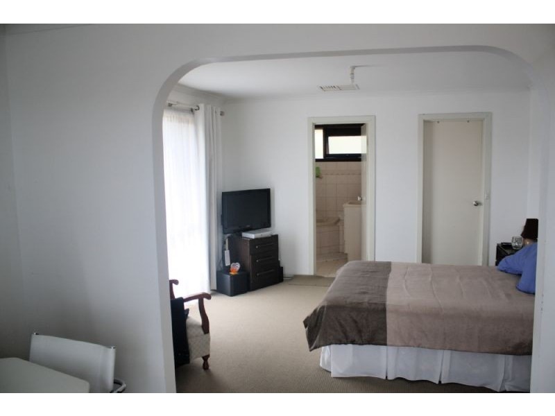 8 SHERIDAN CRT, Endeavour Hills VIC 3802