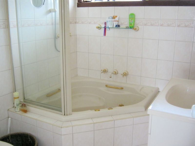 8 SHERIDAN CRT, Endeavour Hills VIC 3802