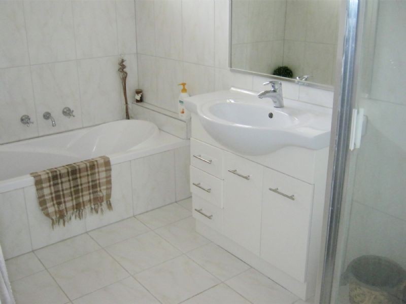 8 SHERIDAN CRT, Endeavour Hills VIC 3802