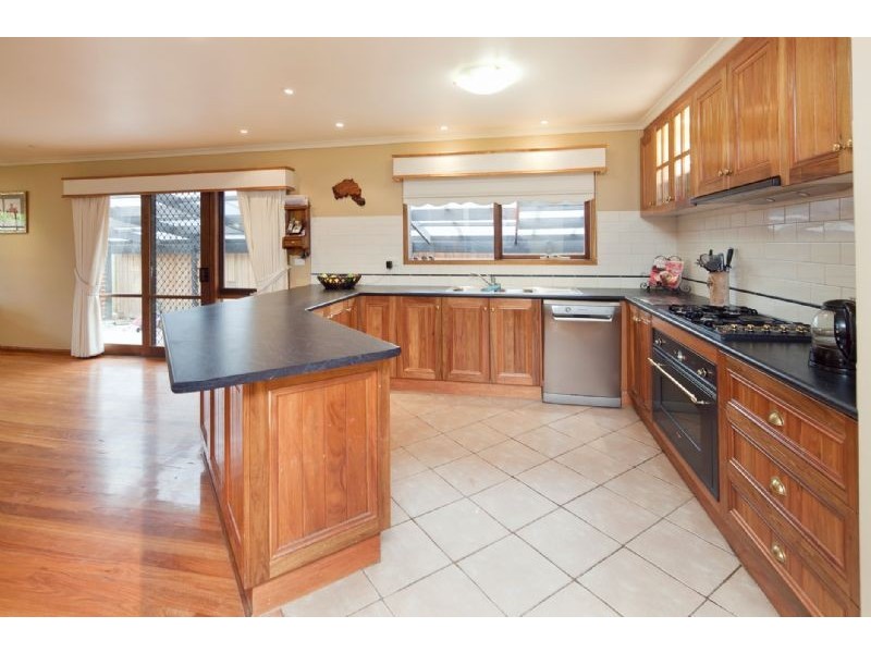 17 TRUSLOVE COURT, Endeavour Hills VIC 3802