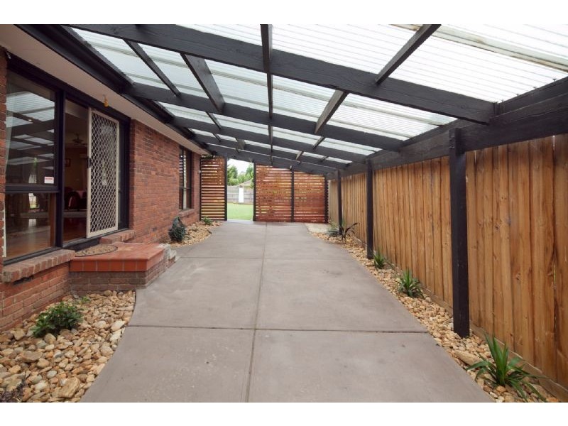 17 TRUSLOVE COURT, Endeavour Hills VIC 3802