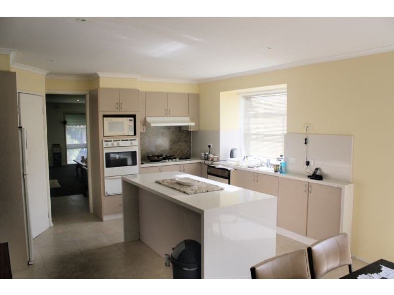 8 OBAN CLOSE, Endeavour Hills VIC 3802