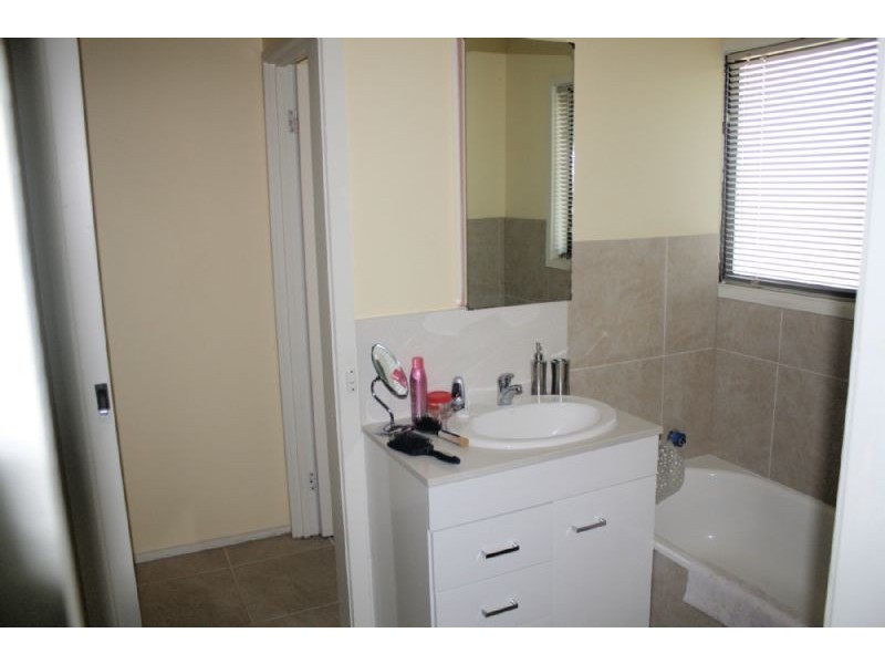 8 OBAN CLOSE, Endeavour Hills VIC 3802