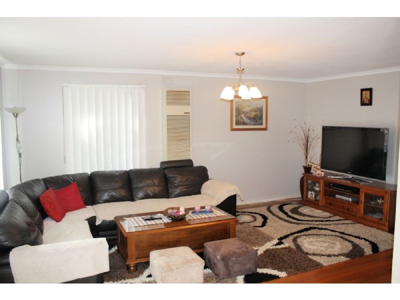 3 WOLF COURT, Endeavour Hills VIC 3802