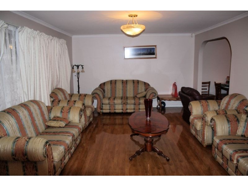 6 LAURISTON DVE, Endeavour Hills VIC 3802