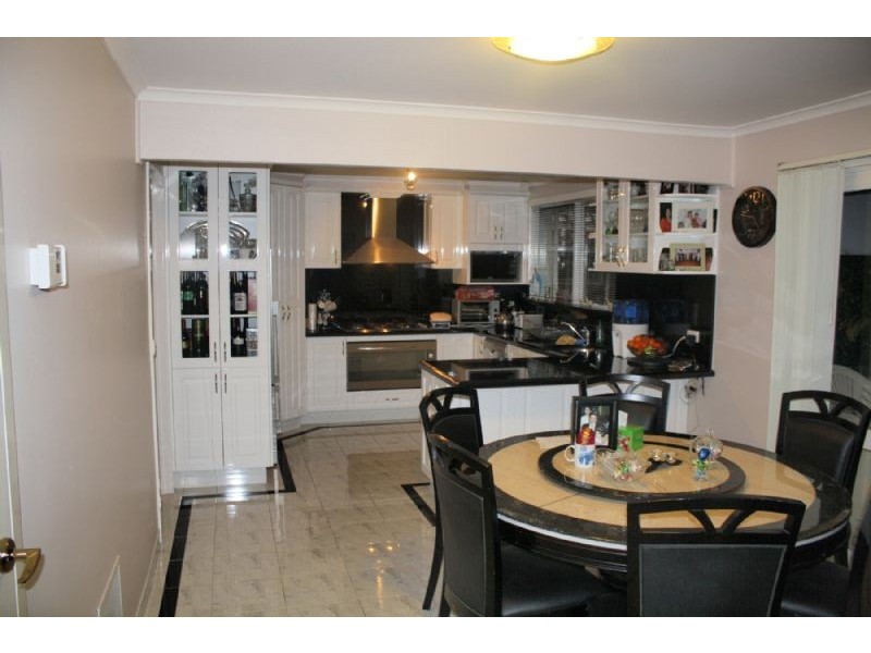 6 LAURISTON DVE, Endeavour Hills VIC 3802