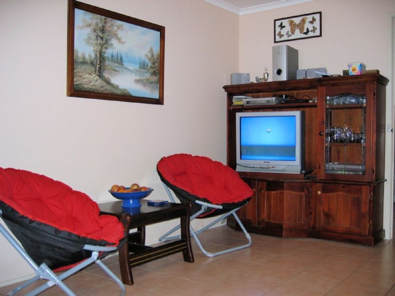 1 HEYWOOD CL, Dandenong North VIC 3175