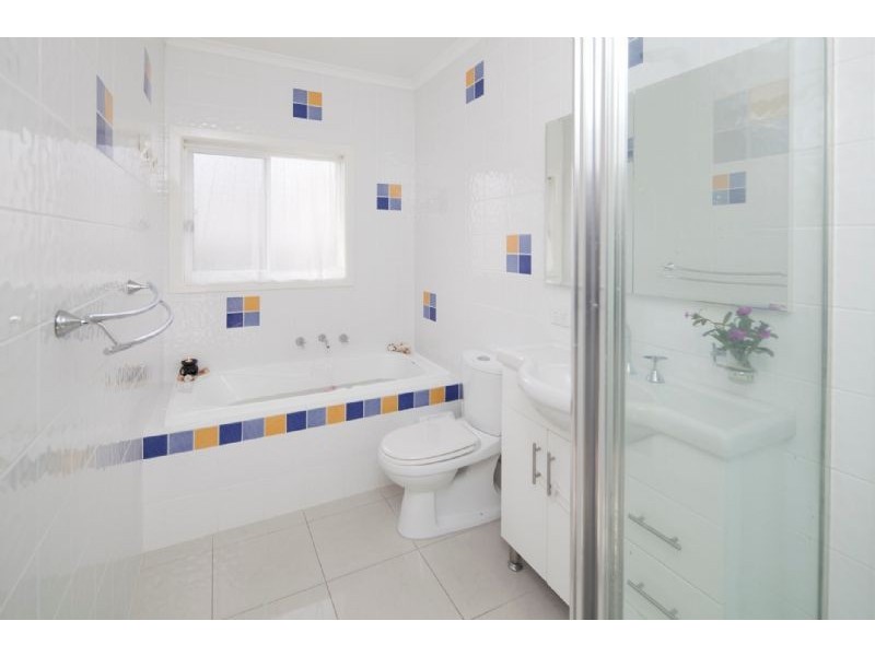 1/23 BURROWS AVE, Dandenong VIC 3175