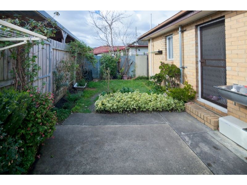 1/23 BURROWS AVE, Dandenong VIC 3175