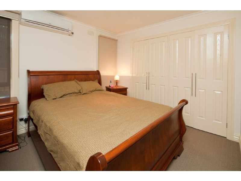 15 NICHOLSON CL, Endeavour Hills VIC 3802