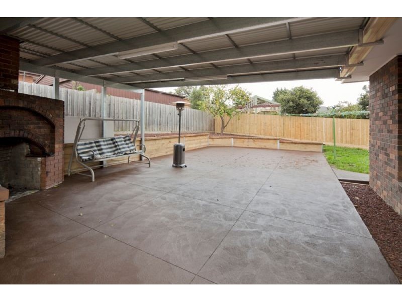 15 NICHOLSON CL, Endeavour Hills VIC 3802