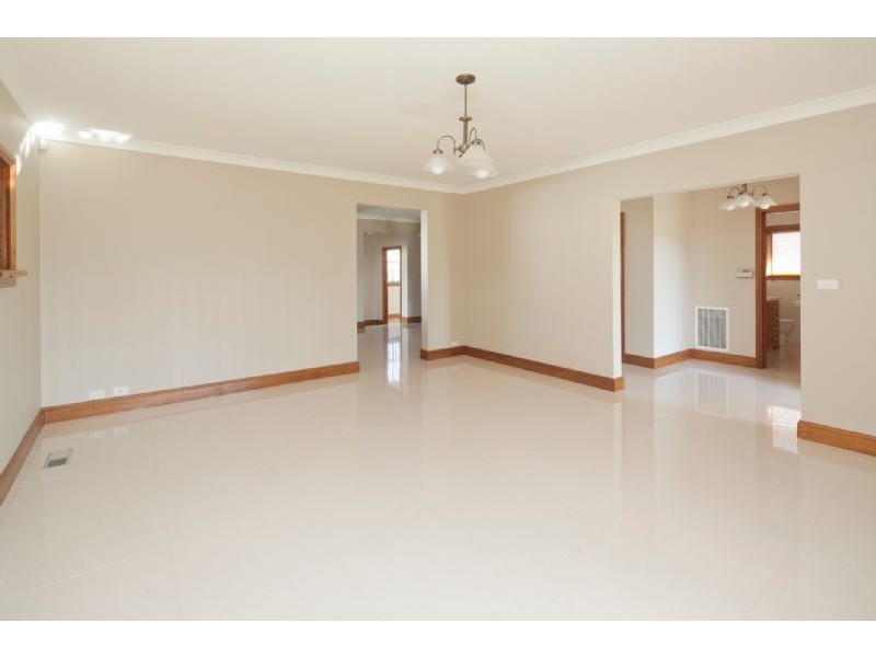 2 GWENDA STREET, Dandenong VIC 3175