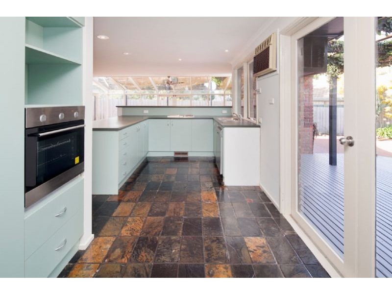 9 SEARLE CRT, Dandenong North VIC 3175