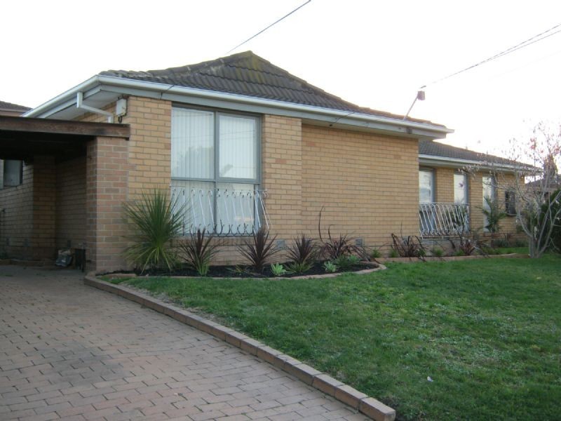 38 Neasham Drive, Dandenong North VIC 3175