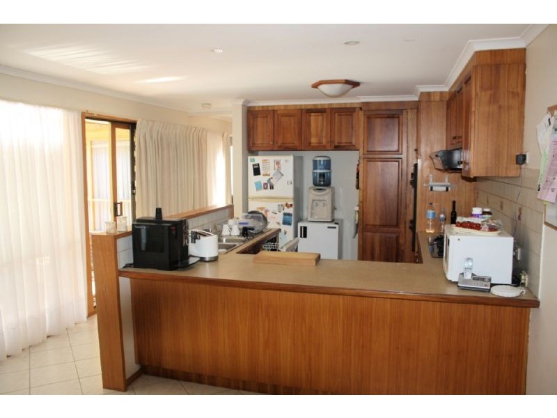 21 WEEDEN CRES, Hallam VIC 3803