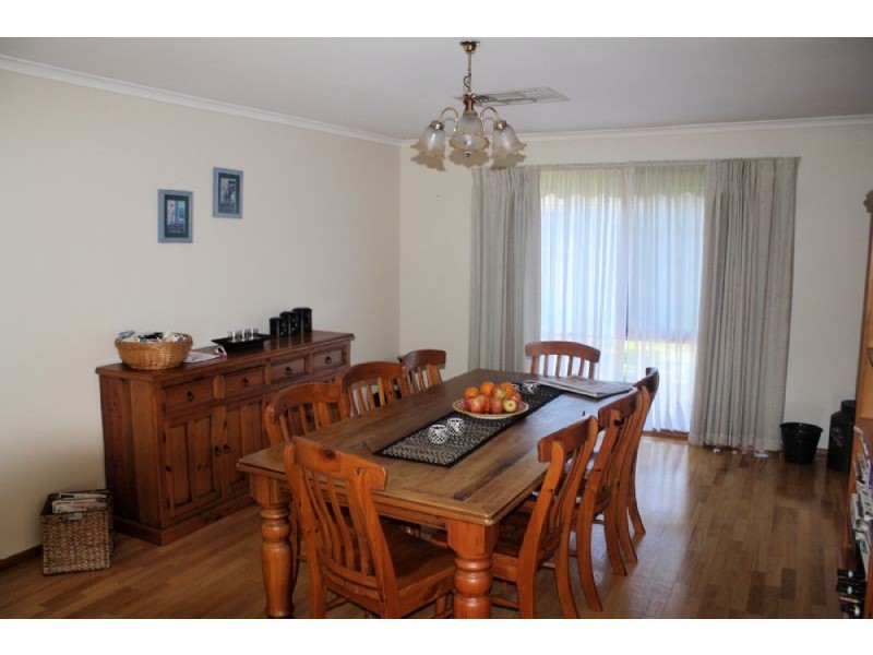 21 WEEDEN CRES, Hallam VIC 3803