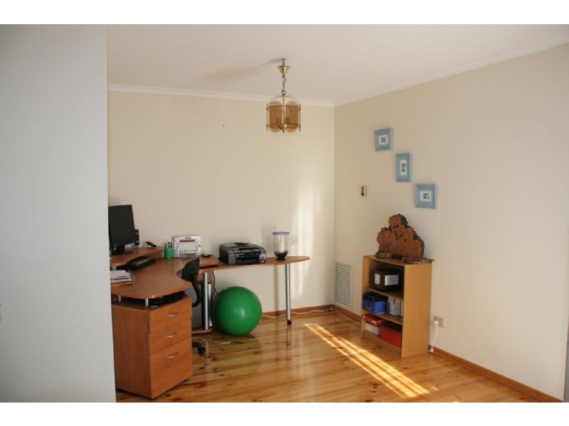 21 WEEDEN CRES, Hallam VIC 3803