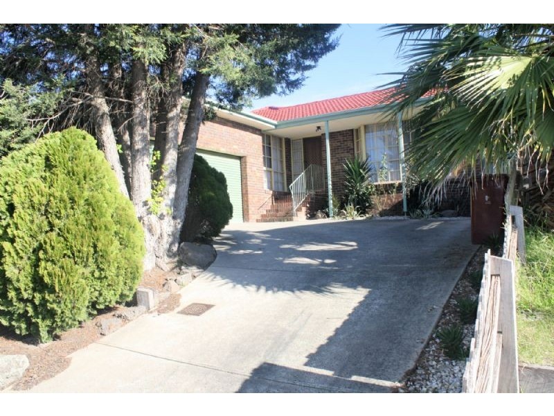 21 WEEDEN CRES, Hallam VIC 3803