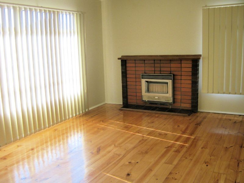 1/8 TRISTANIA STREET, Doveton VIC 3177