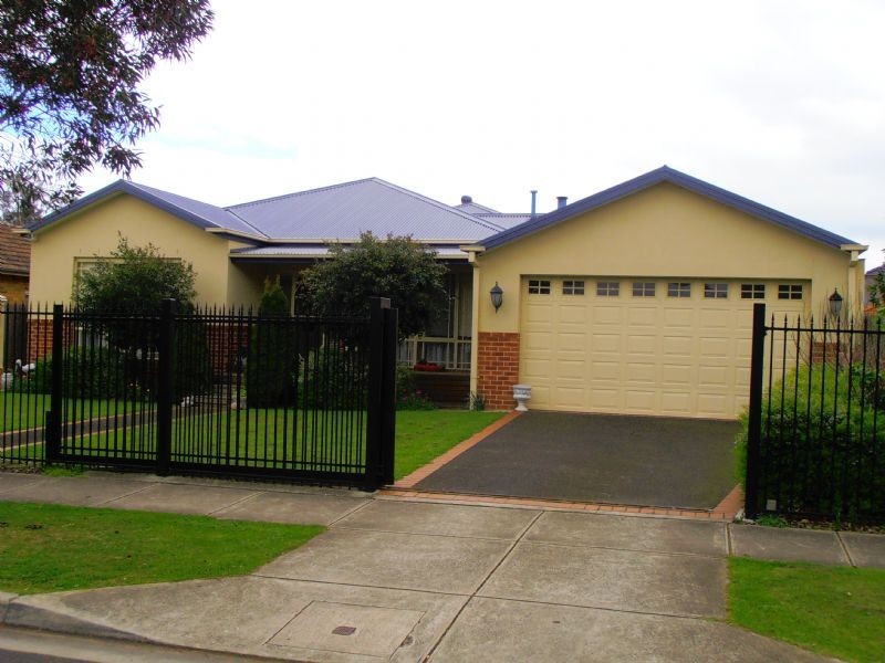 4 SUNNYSIDE AVENUE, Dandenong VIC 3175