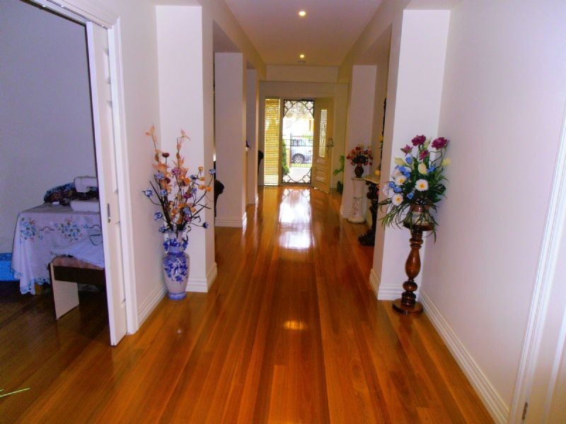4 SUNNYSIDE AVENUE, Dandenong VIC 3175