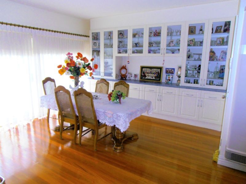 4 SUNNYSIDE AVENUE, Dandenong VIC 3175