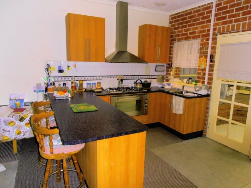 4 SUNNYSIDE AVENUE, Dandenong VIC 3175