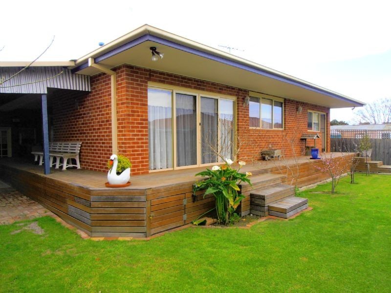 4 SUNNYSIDE AVENUE, Dandenong VIC 3175