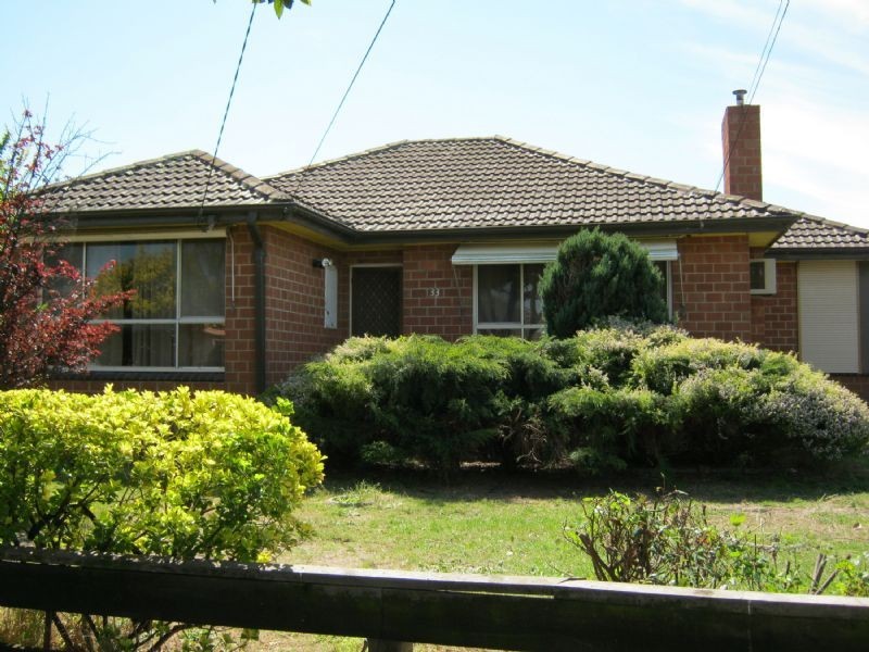 33 Waratah Drive, Dandenong North VIC 3175