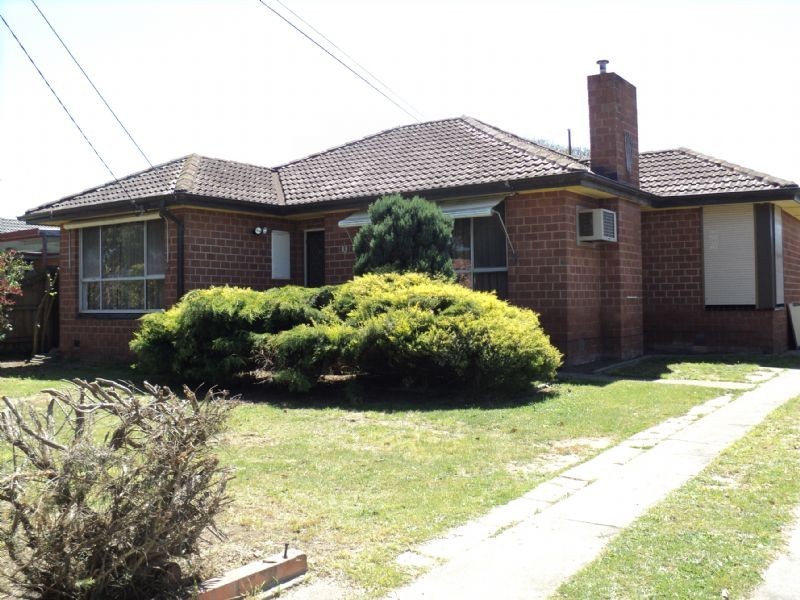 33 Waratah Drive, Dandenong North VIC 3175