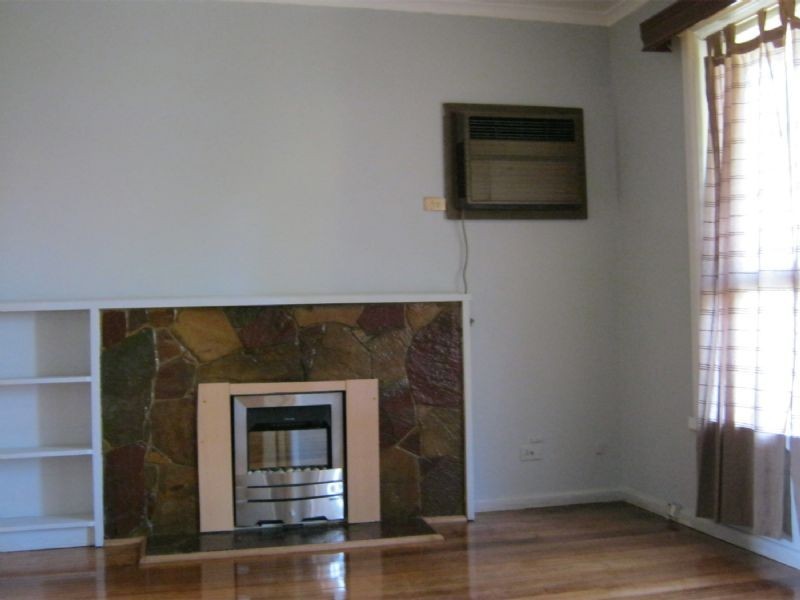 33 Waratah Drive, Dandenong North VIC 3175