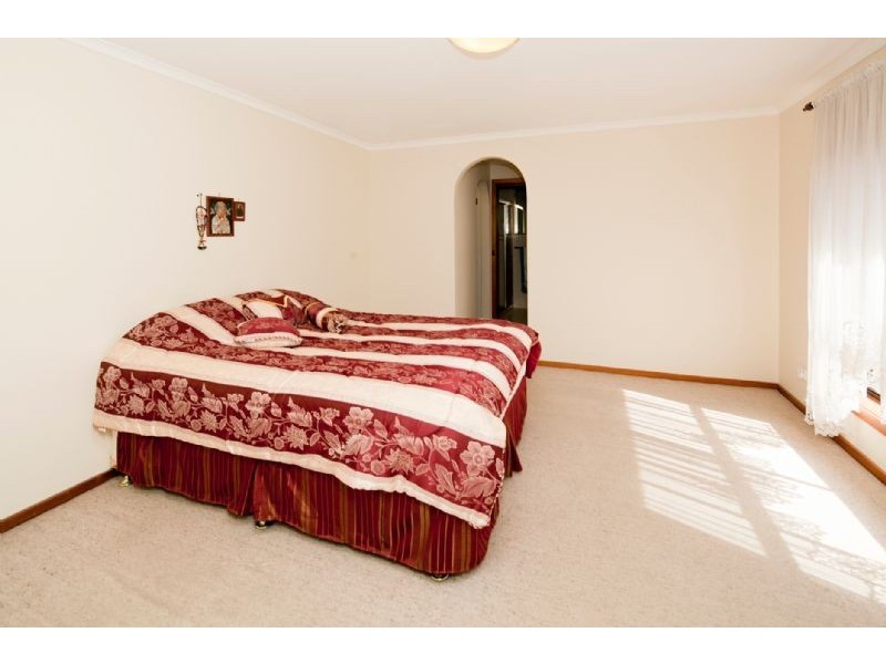 38 BELLBROOK DVE, Dandenong North VIC 3175