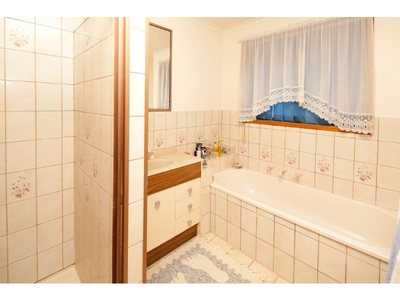 38 BELLBROOK DVE, Dandenong North VIC 3175