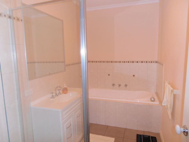 2/67 BELLA CRESCENT, Hallam VIC 3803