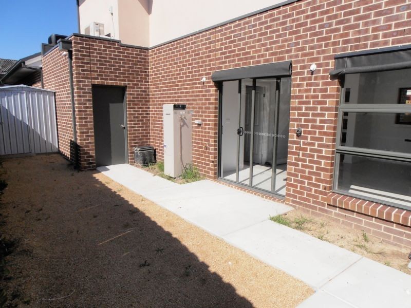 2/7 SEVENTH AVE, Dandenong VIC 3175