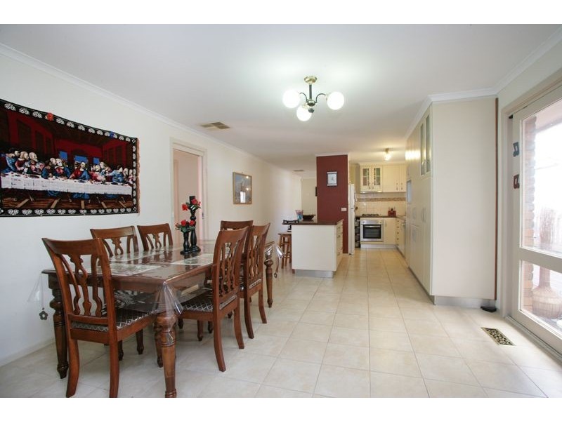 13 REDLEAP CRT, Endeavour Hills VIC 3802