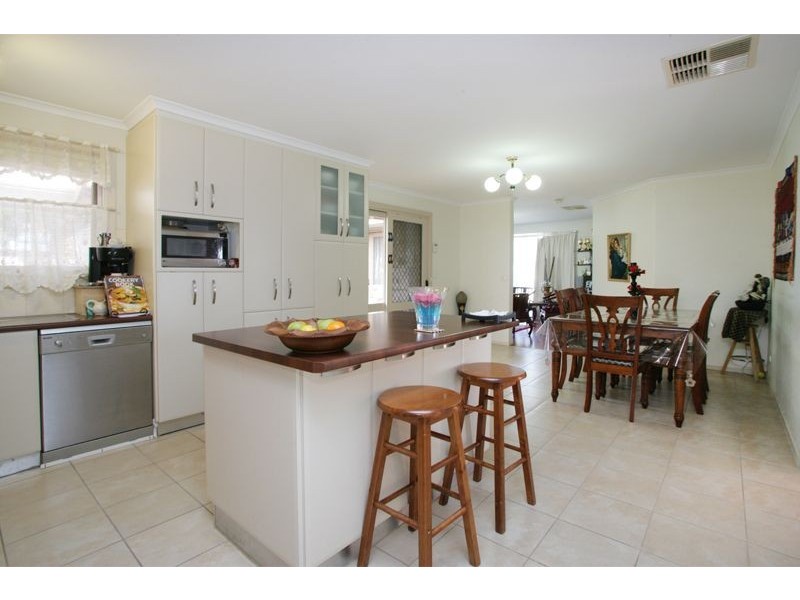 13 REDLEAP CRT, Endeavour Hills VIC 3802