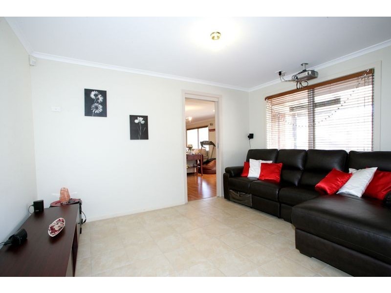 13 REDLEAP CRT, Endeavour Hills VIC 3802