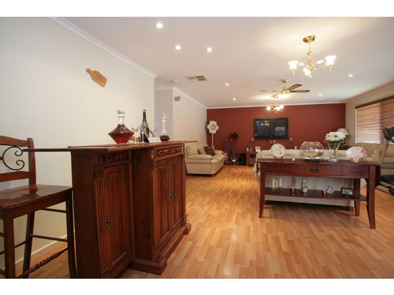 13 REDLEAP CRT, Endeavour Hills VIC 3802