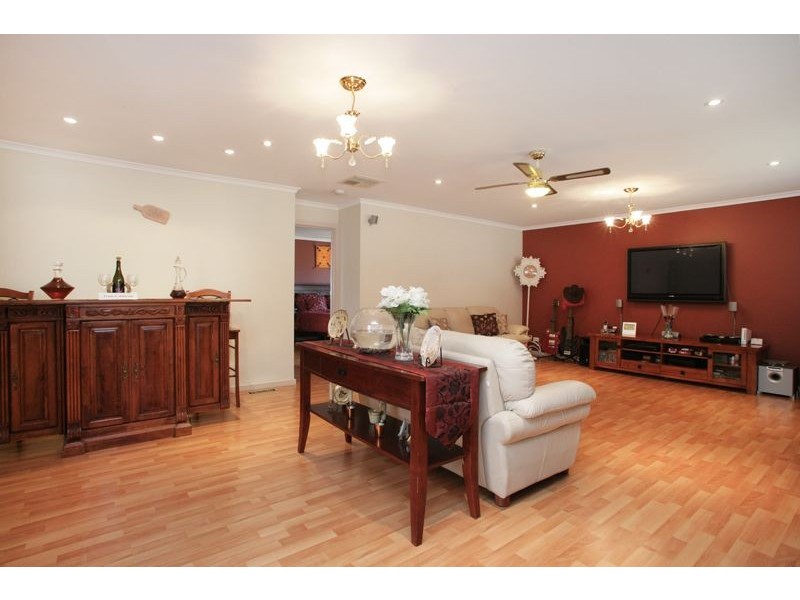 13 REDLEAP CRT, Endeavour Hills VIC 3802