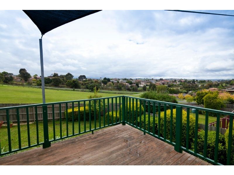 10 SIR HAROLD CL, Endeavour Hills VIC 3802