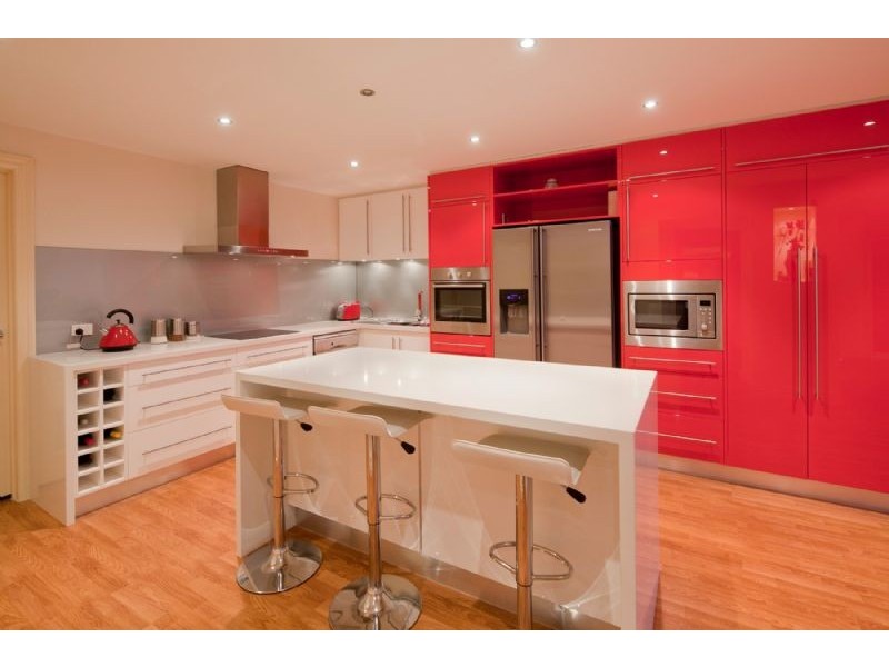 15 NICHOLSON CL, Endeavour Hills VIC 3802