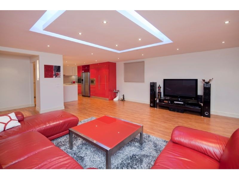15 NICHOLSON CL, Endeavour Hills VIC 3802