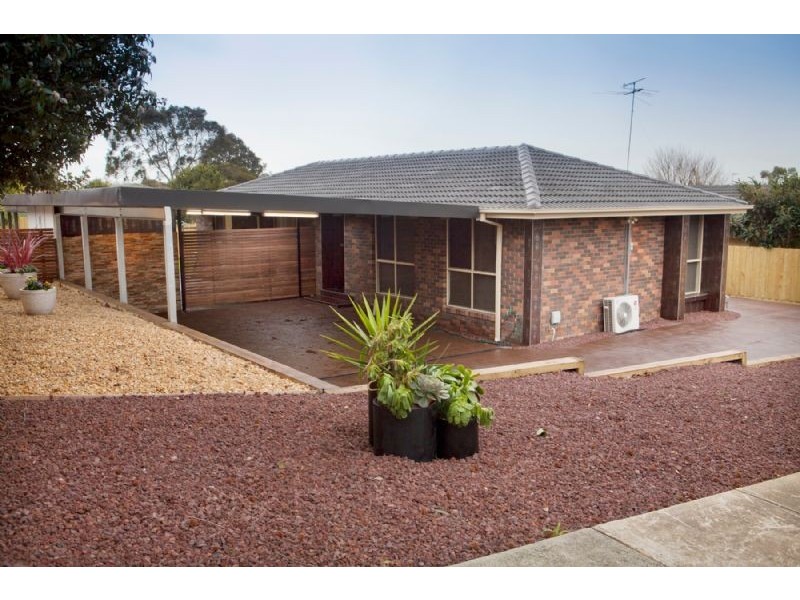 15 NICHOLSON CL, Endeavour Hills VIC 3802
