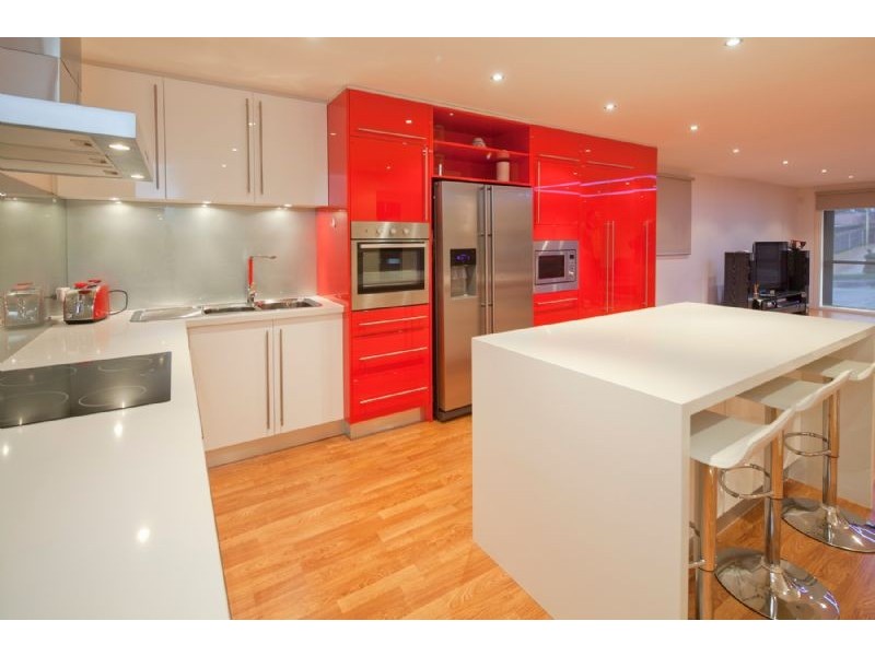 15 NICHOLSON CL, Endeavour Hills VIC 3802