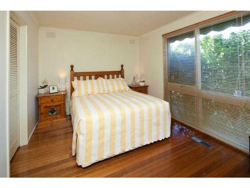 4 VALLEY COURT, Dandenong North VIC 3175