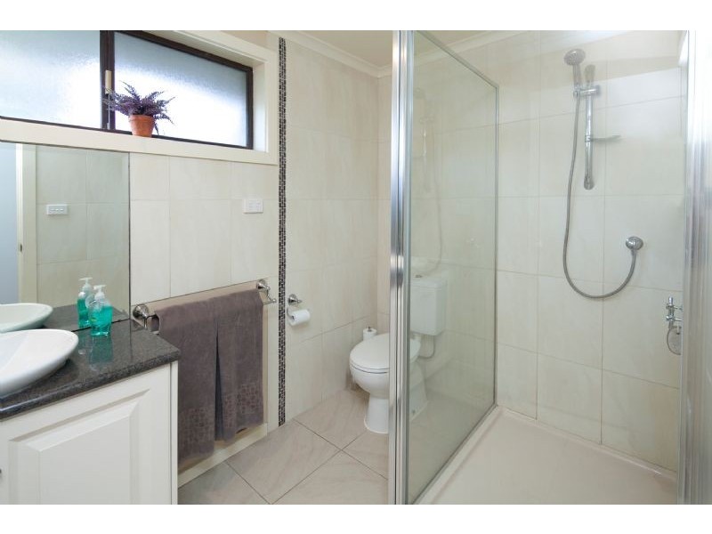 4 VALLEY COURT, Dandenong North VIC 3175