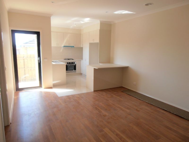 2 CARROLL AVE, Dandenong VIC 3175