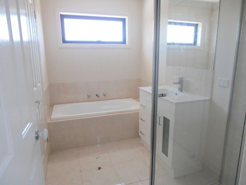 2 CARROLL AVE, Dandenong VIC 3175