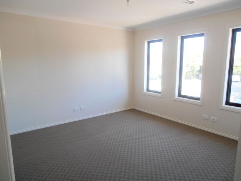 2 CARROLL AVE, Dandenong VIC 3175